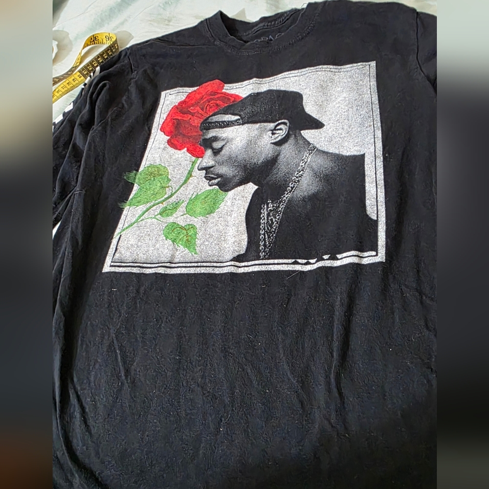 Tupac Mens Small T-Shirt Black Long Sleeve Single Rose Crew Neck Cotton